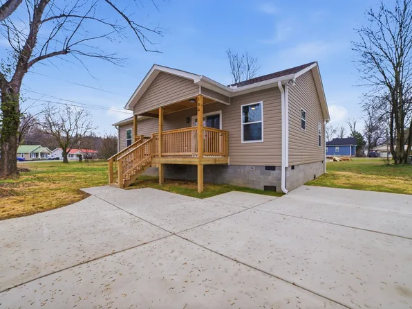 104 Fairground Dr, Waverly, TN 37185