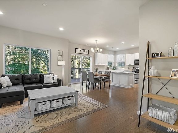 3rd image of 735 Freedom Ct SE