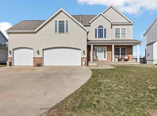 3000 Grey Wolf, Hiawatha, IA 52233