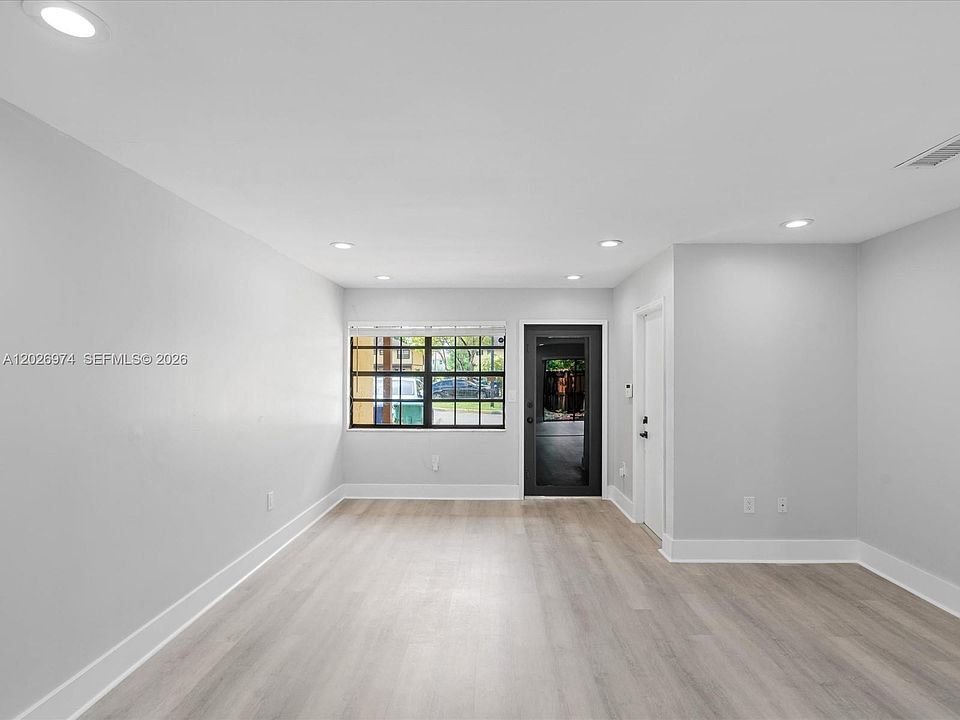 1st image of 1089 NE 210th Ter