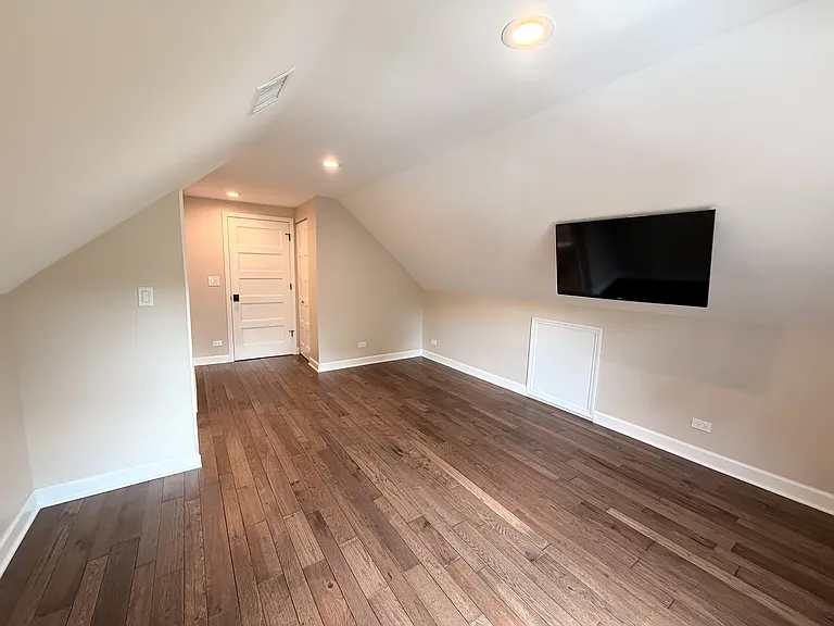 26W416 Macarthur Ave — Photo 17