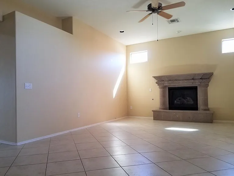 1323 N Golden Palomino Pl — Photo 4