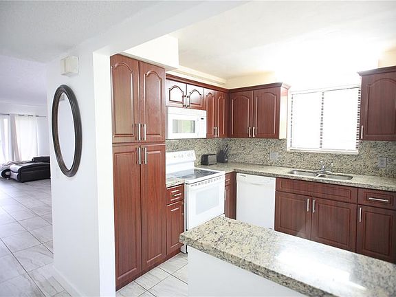 4th image of 421 Lakeview Dr APT 204