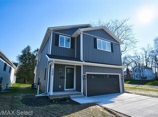 408 3rd St, Fenton, MI