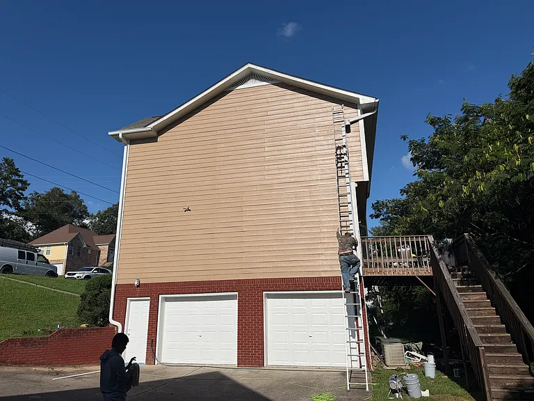 313 42nd Ave NE — Photo 3
