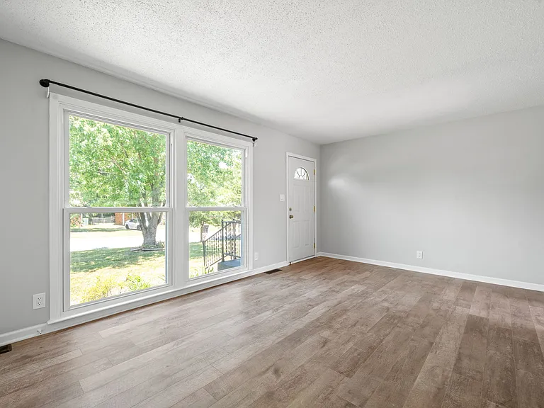 208 Aster Dr — Photo 6