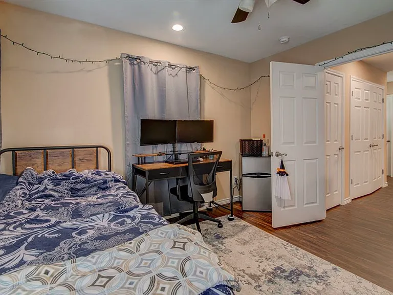 534 E Brockett St — Photo 9