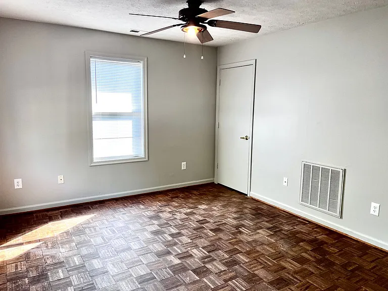 2213 Hanover St — Photo 18