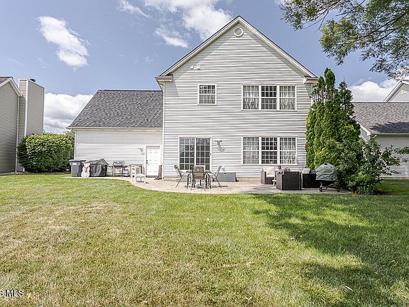 2nd image of 527 White Oak Dr