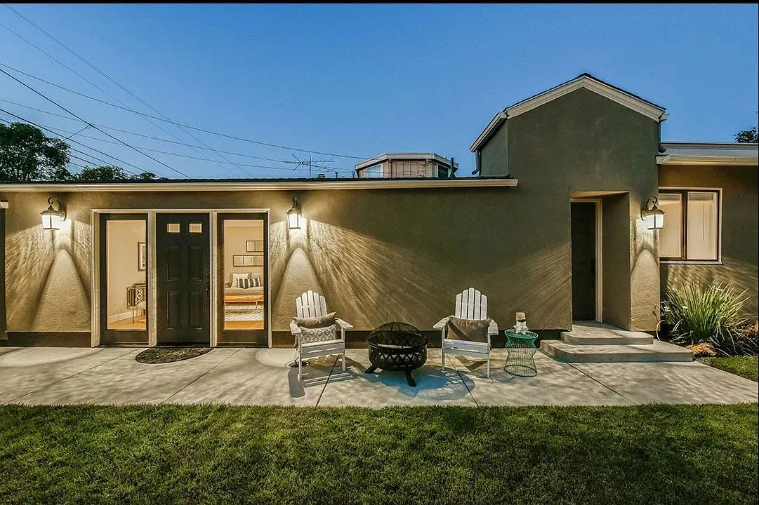 1700 1/2 Pearl - 30% Rental Fee — Photo 1
