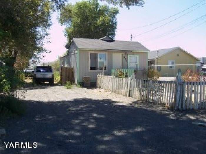 1st image of 806 Tennant Ln