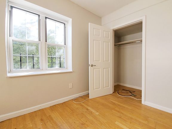 4th image of 222 Woodbine St #4