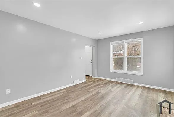 4712 Cadieux Rd — Photo 9