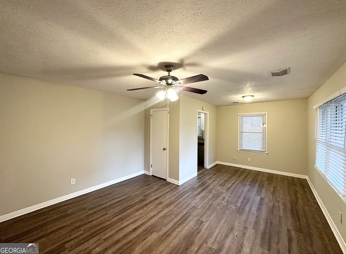 1737 McKenzie Dr — Photo 2