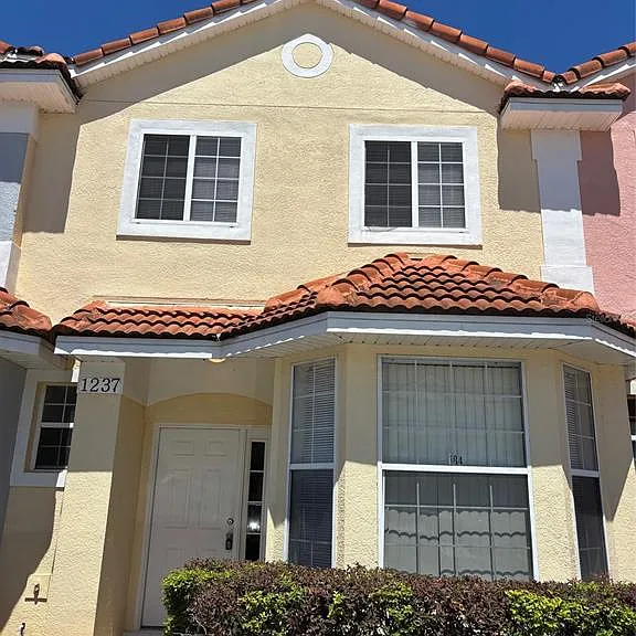 1237 S Beach Cir — Photo 1