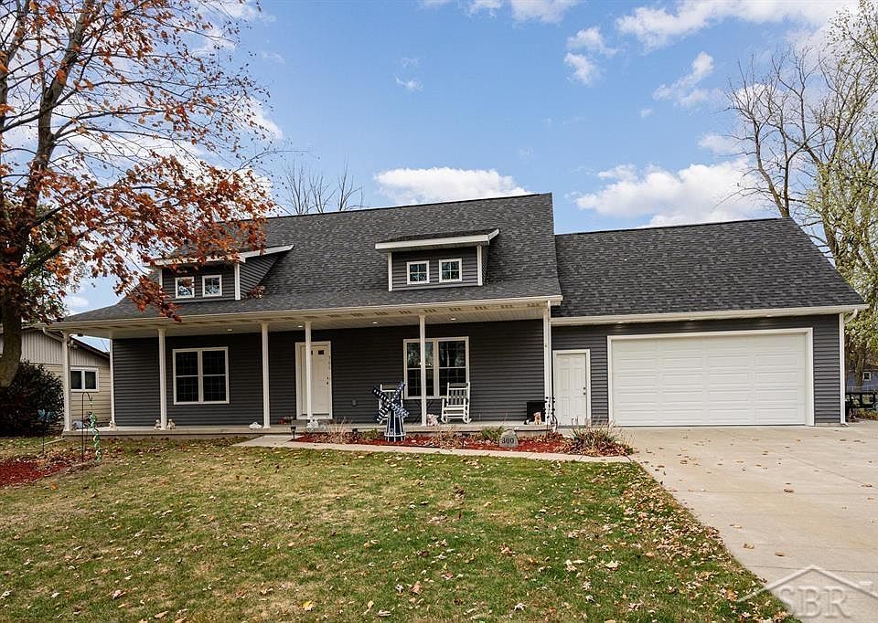 1st image of 300 Shady Ln