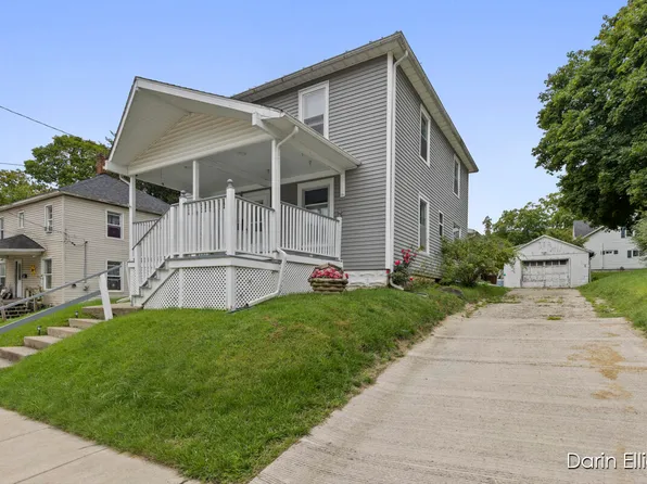 921 Hackett St, Ionia, MI 48846