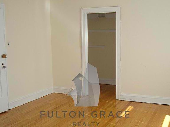 2nd image of 2129 N Dayton St APT 206C