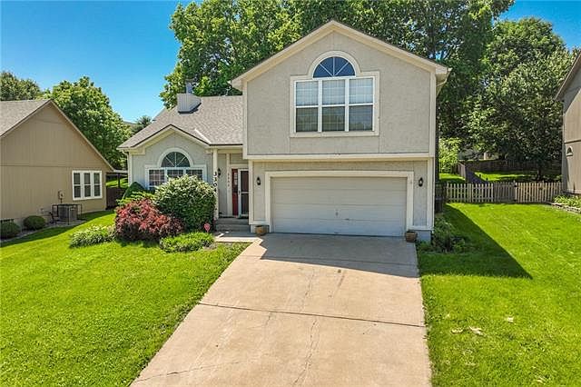 1st image of 3304 Gateway Dr