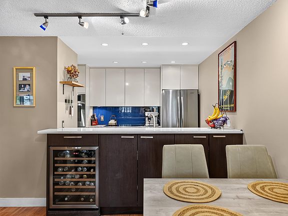 5th image of 936 Bute St #202