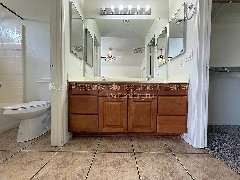 1225 W Shumway Farm Rd — Photo 22