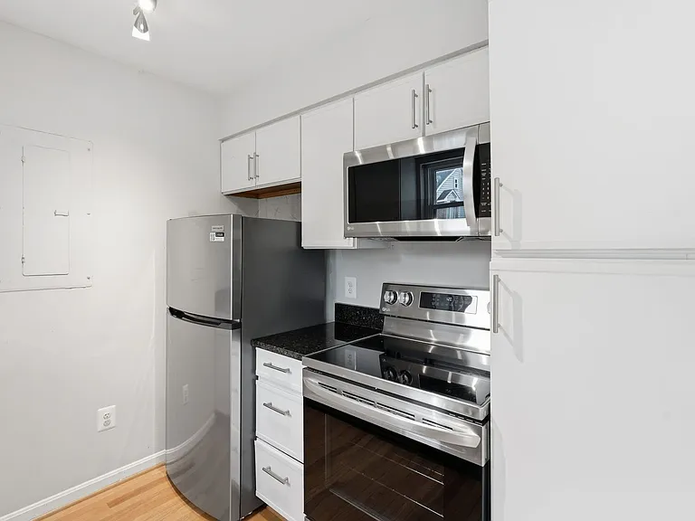 1113 N Vernon St — Photo 15