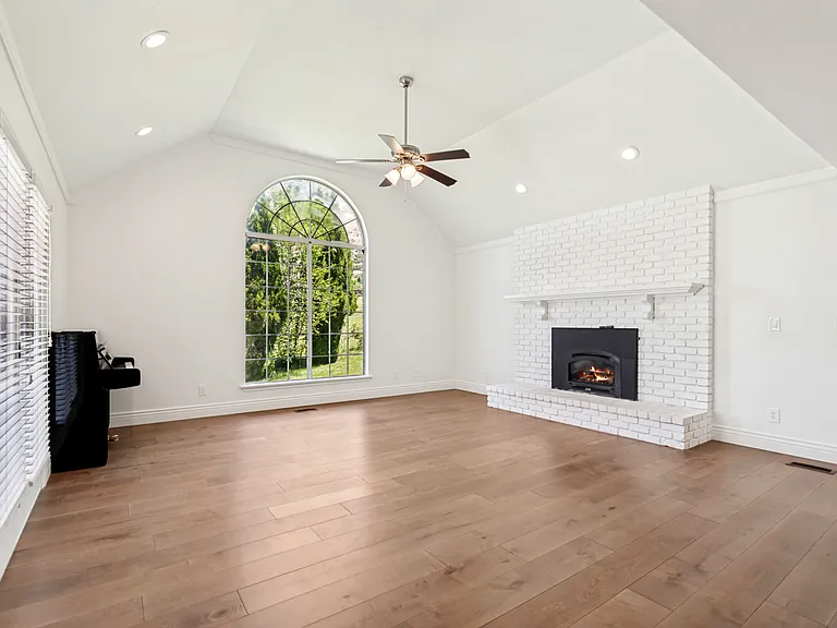 1241 Cambridge Ct — Photo 8