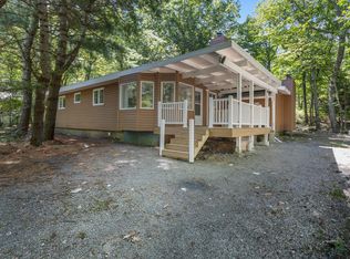 135 Long Ridge Dr, Hawley, PA 18428