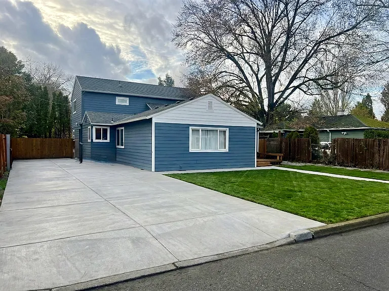 Front area - multiple car parking + RV parking