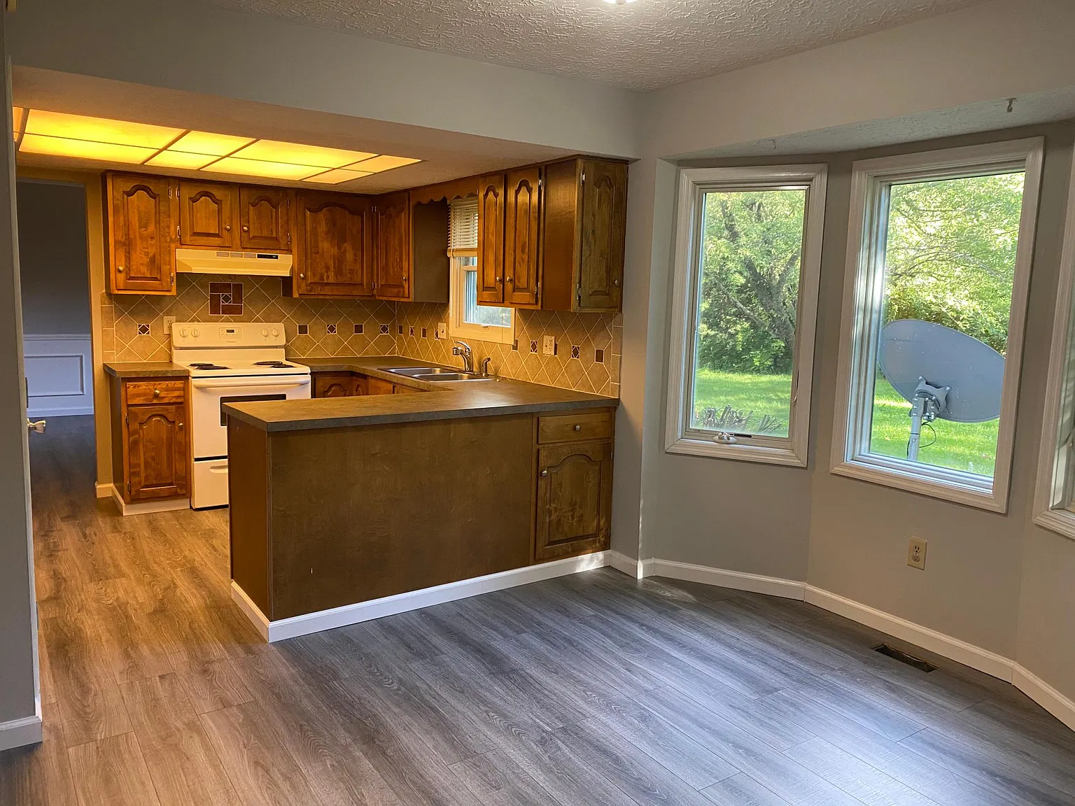 3 bed, 2.5 bath, 2052 sqft, $2,799 — Photo 3