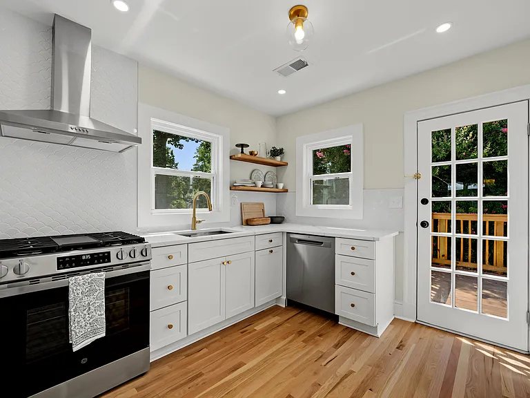 804 Berkeley Ave NW — Photo 7