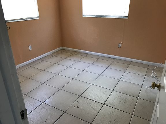 5th image of 1420 NE 147th St