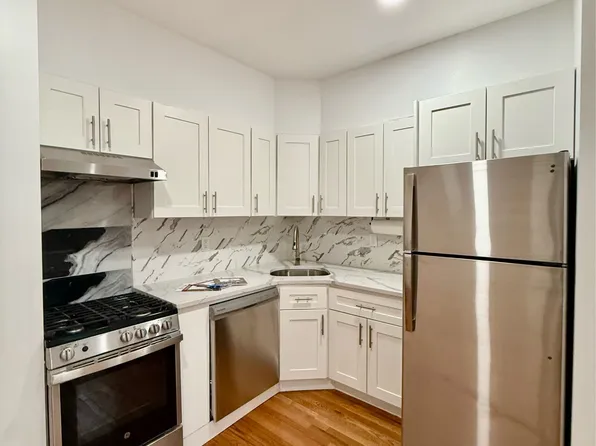 571 Macdonough Street image 10 of 22