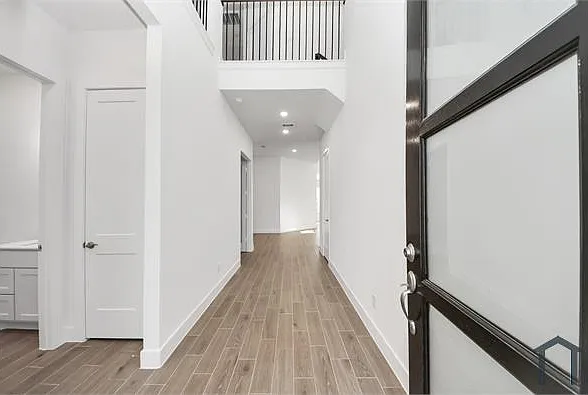4 bed, 2700 sqft, $4,100 — Photo 1