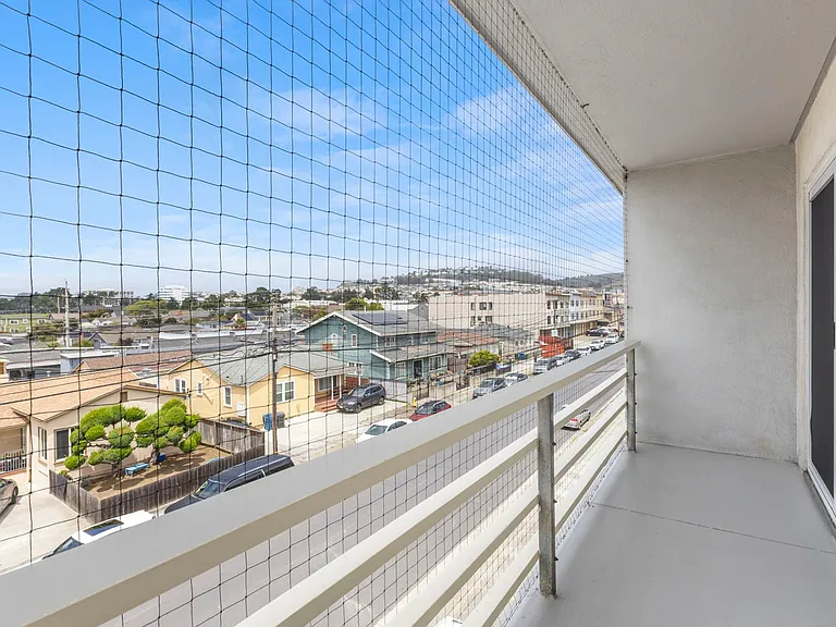 The Edgeworth Apartments — Photo 34