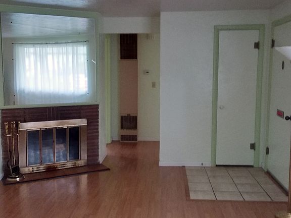 4th image of 1540 Truman St