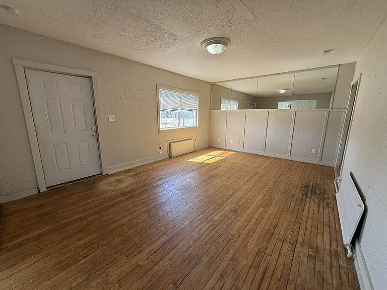 821 Broadway Ave #1 — Photo 3