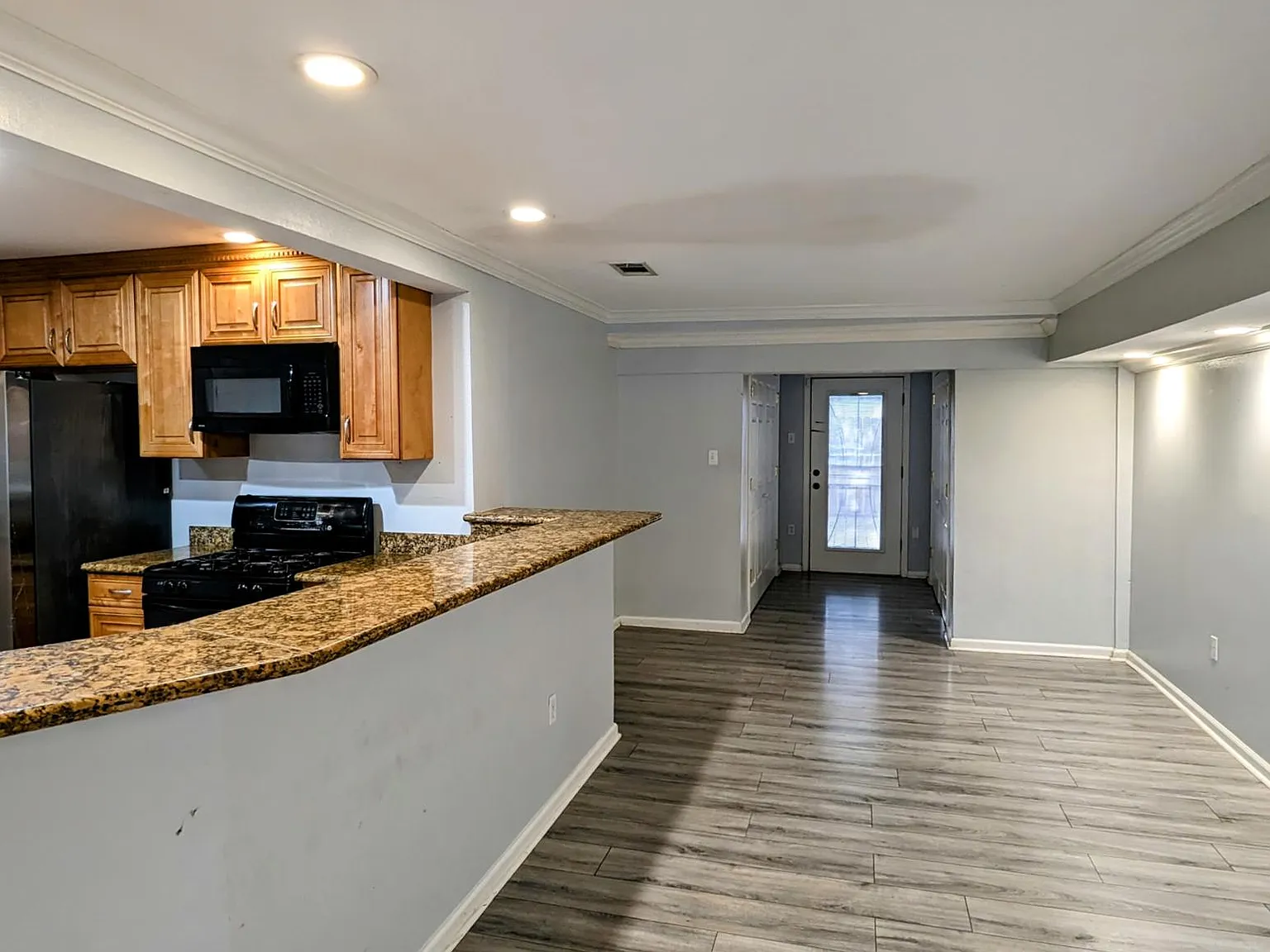4 bed, 1763 sqft, $2,200 — Photo 2
