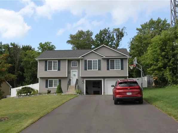 10 White Chapel Rd, Baldwinsville, NY 13027