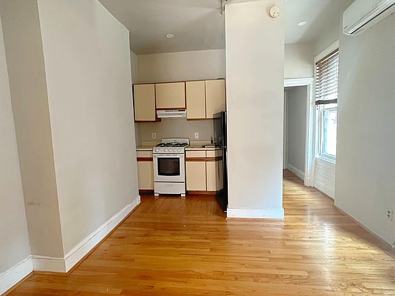 3rd image of 1324 Pine St #11055116