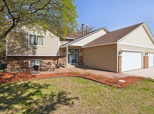 1574 Lakewood Dr N, Maplewood, MN 55119