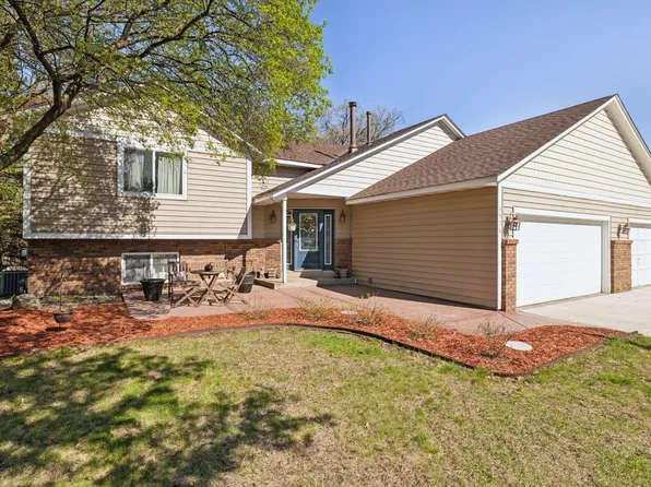 1574 Lakewood Dr N, Maplewood, MN 55119