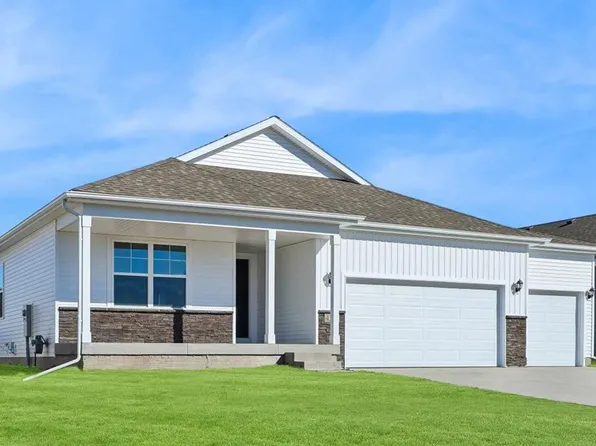 1025 Hemlock Ln, Waukee, IA 50263