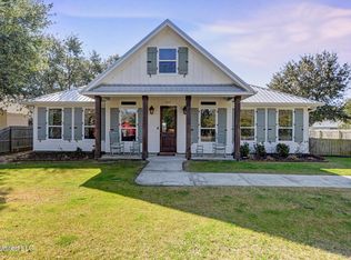 802 Old Spanish Trl, Bay St Louis, MS 39520