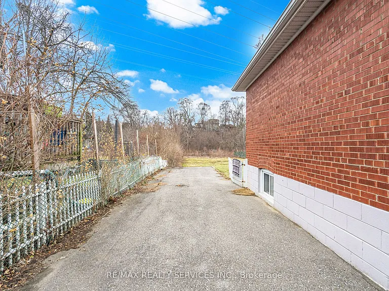 6 Bonnyview Dr #LOWER — Photo 28