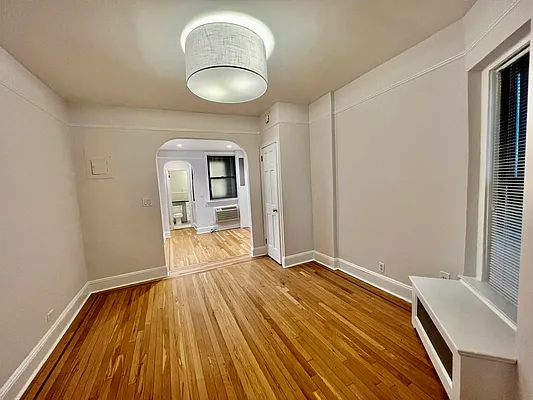 Rented by Salon Realty Corp | media 9