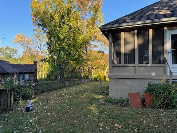 2nd image of 1957 Larkspur Dr