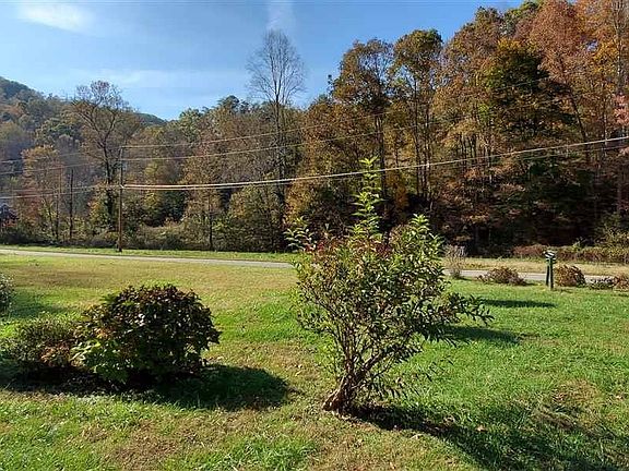3rd image of 2485 Happy Hollow Rd #2491HAPPYHOLLOWRDCOMBINED