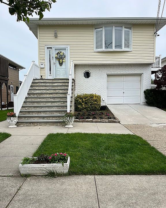 2nd image of 133 Saratoga Blvd