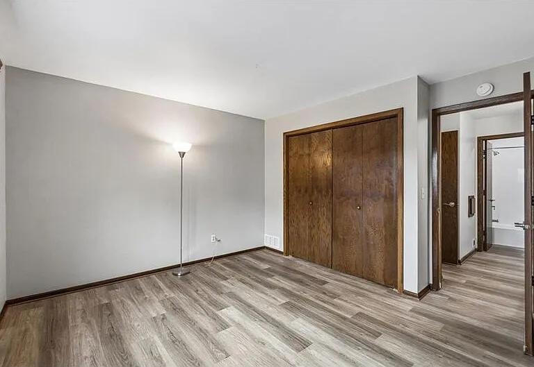 5673 W Bavarian Pass NE — Photo 7